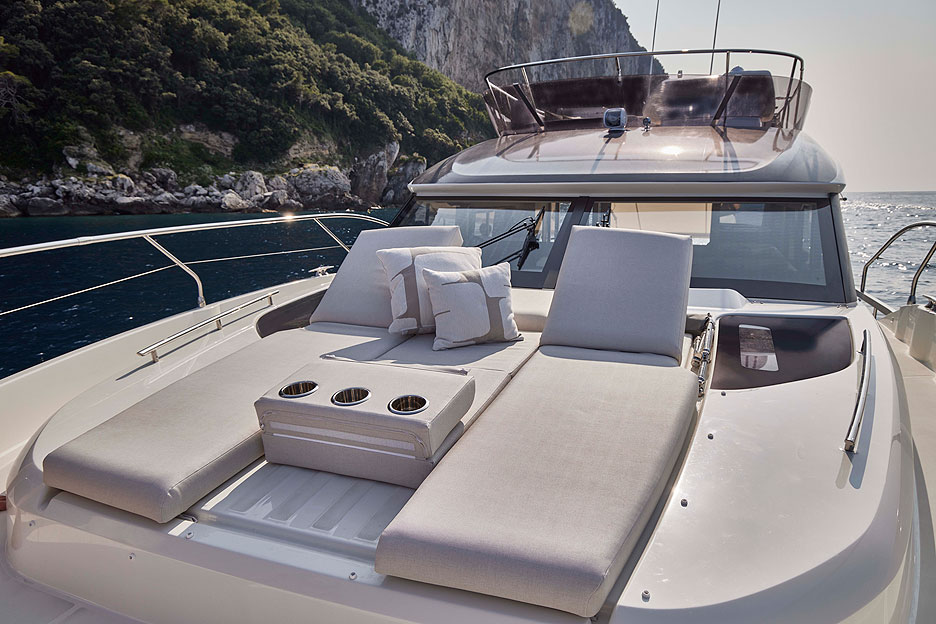 https://ru.yachting-mag.com/upload/iblock/021/PRESTIGE_F4.9_PHOTOS_EXTERIOR_DETAILS_18_.jpg
