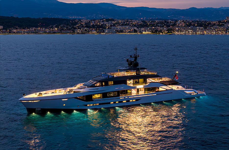 https://ru.yachting-mag.com/upload/iblock/046/T55_Sportiva_Loewe_10_.jpg