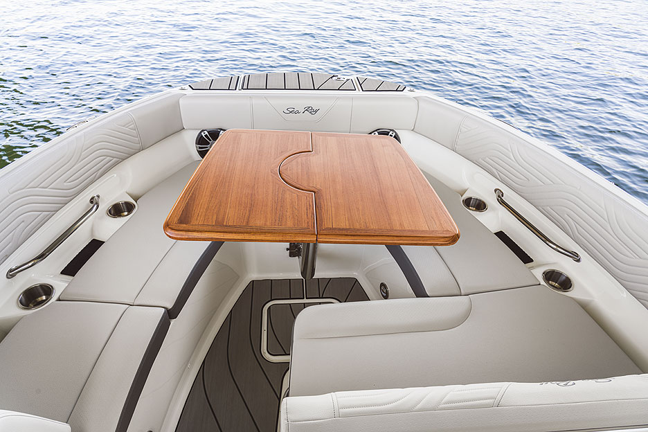 /upload/iblock/047/2026_SDX_230_Surf_SDS230_bow_seating_table_01384.jpg