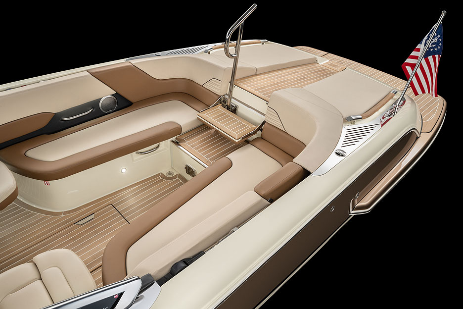 https://ru.yachting-mag.com/upload/iblock/0a7/Chris_Craft_Boats_LX_27_Feature_Stern_Cockpit_Handle_LO.jpg