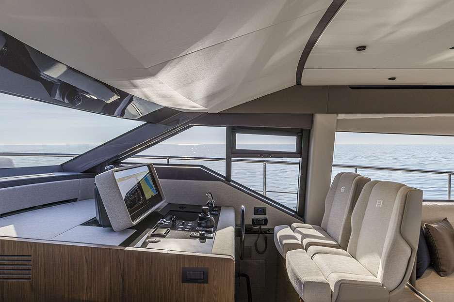 https://ru.yachting-mag.com/upload/iblock/0f8/FerrettiYachts_580_Internal_5.jpg