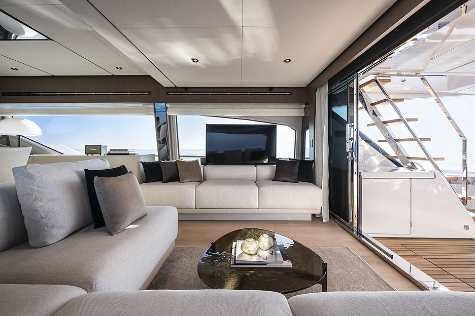https://ru.yachting-mag.com/upload/iblock/112/Ferretti_Yachts_720_interiors_3_.jpg