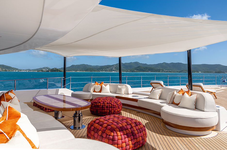 https://ru.yachting-mag.com/upload/iblock/14a/UD_foredeck_8A0A1175.jpg