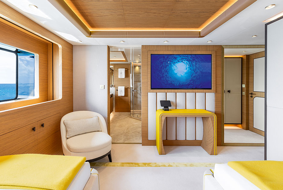 https://ru.yachting-mag.com/upload/iblock/208/LD_yellow_VIP_guest_cabin_8A0A1539rr.jpg