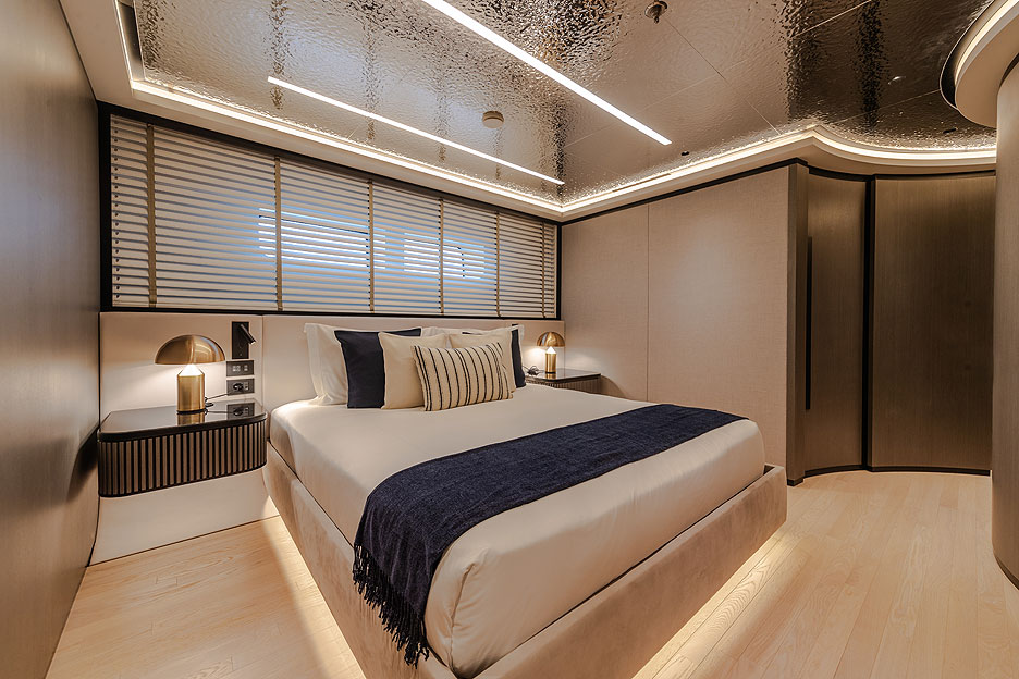 https://ru.yachting-mag.com/upload/iblock/29a/T55_Sportiva_Loewe_LD_guest_area_3_.jpg