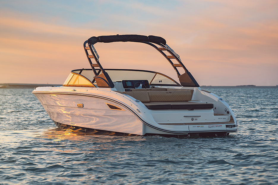 https://ru.yachting-mag.com/upload/iblock/29e/2026_SDX_270_SDX270_port_stern_three_quarter_sunset_00947.jpg