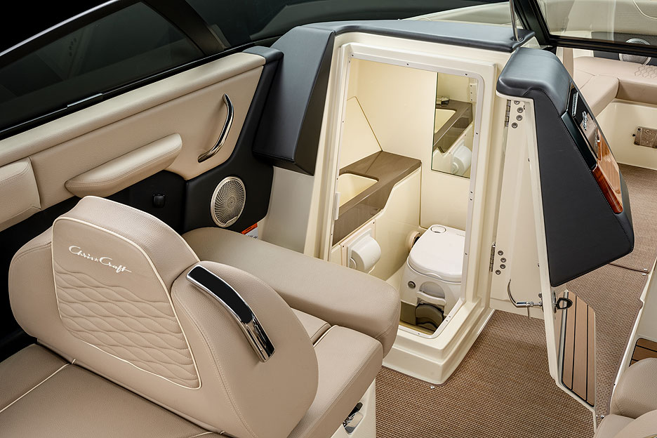 /upload/iblock/2bb/Chris_Craft_Boats_Sportster_28_Feature_Head_Door_Open.jpg