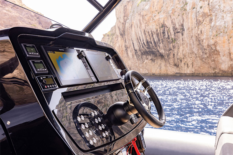 https://ru.yachting-mag.com/upload/iblock/39d/Strider15_14.jpg