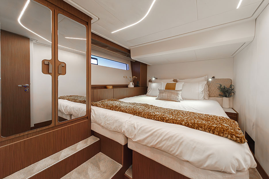 https://ru.yachting-mag.com/upload/iblock/400/PRESTIGE_F4.9_HARD_TOP_VERSION_SHOOTING_NEWPORT_CALIFORNIA_2024_54_.jpg