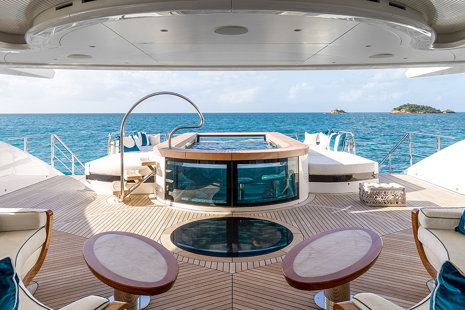 https://ru.yachting-mag.com/upload/iblock/409/MD_aft_deck_8A0A0051.jpg