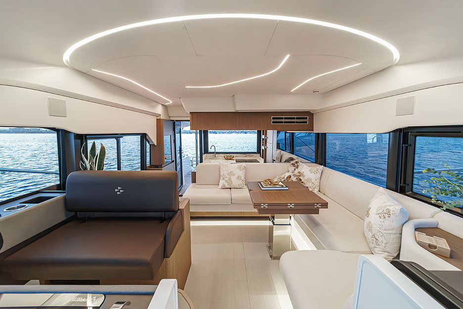 https://ru.yachting-mag.com/upload/iblock/459/PRESTIGE_F4.9_HARD_TOP_VERSION_SHOOTING_NEWPORT_CALIFORNIA_2024_45_.jpg