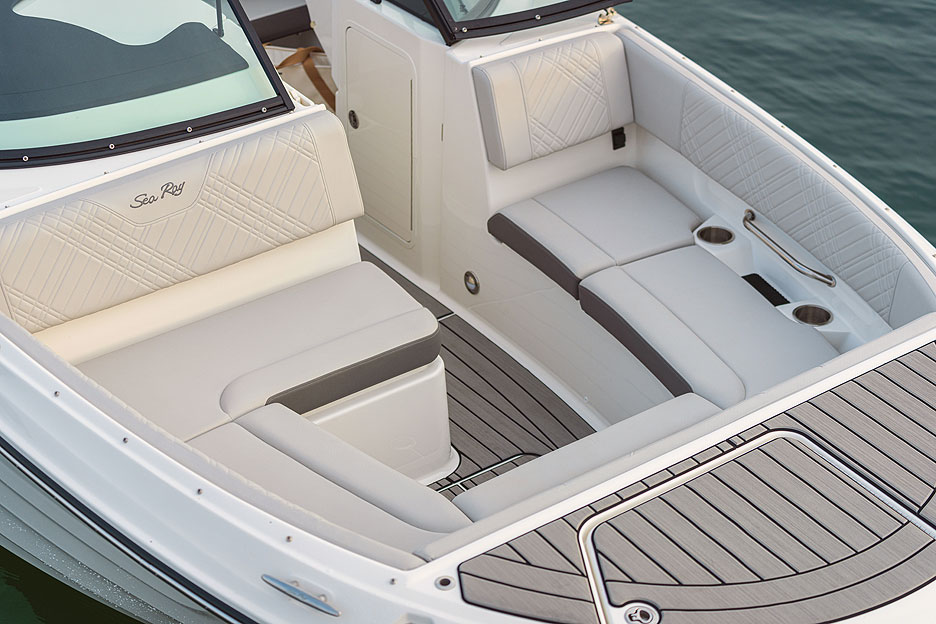 https://ru.yachting-mag.com/upload/iblock/4b5/2026_SDX_270_SDX270_bow_seating_07343.jpg