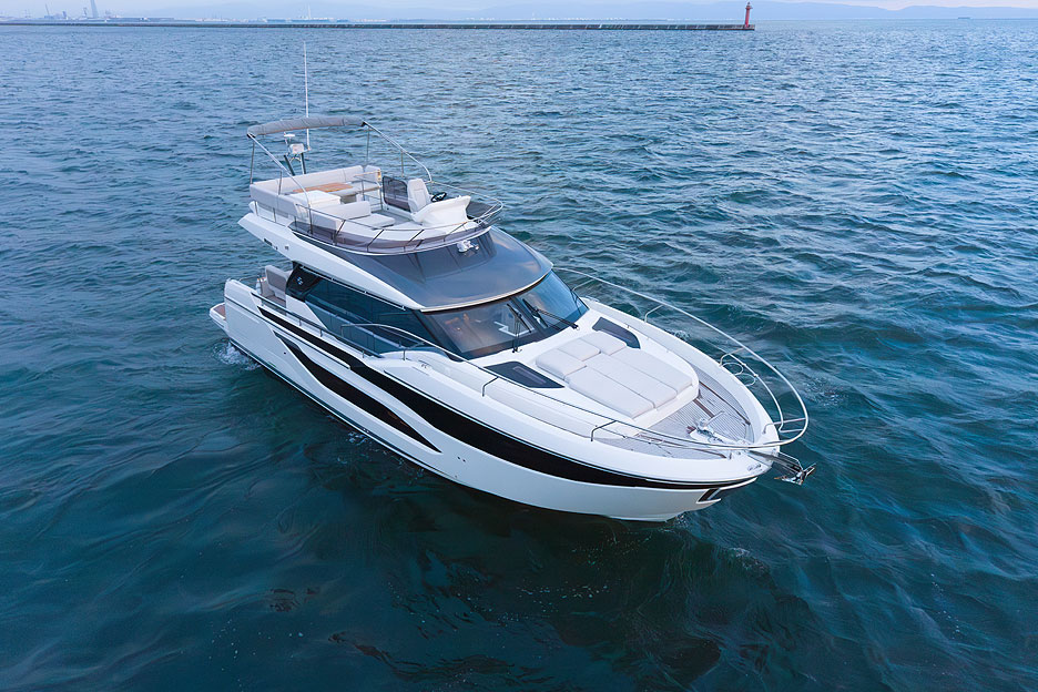 https://ru.yachting-mag.com/upload/iblock/541/PRESTIGE_F4.9_PHOTOS_EXTERIOR_DETAILS_38_.jpg