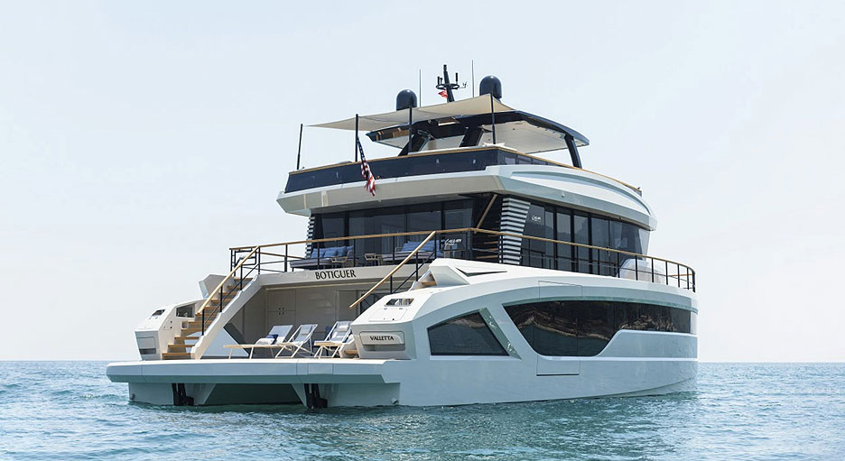https://ru.yachting-mag.com/upload/iblock/58b/5_Lazzara_LPC_300_Version_1_and_2.jpg