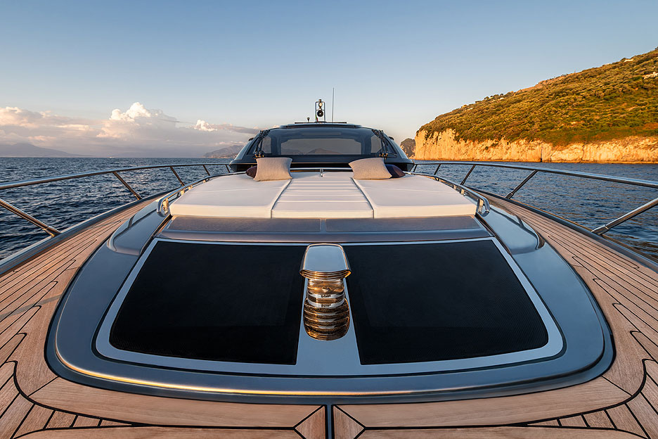 https://ru.yachting-mag.com/upload/iblock/5b1/Riva_58_Capri_9_.jpg