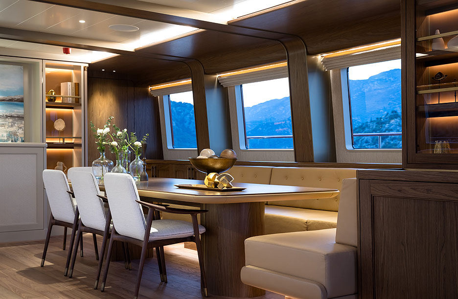 https://ru.yachting-mag.com/upload/iblock/62c/34._Simena_Salon_Jeff_Brown_JCB22180.jpg