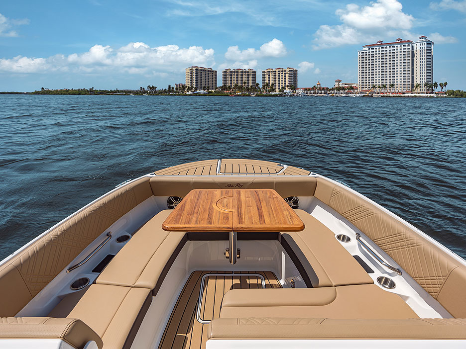 https://ru.yachting-mag.com/upload/iblock/699/2026_SDX_270_SDX270_bow_seating_table_00591.jpg