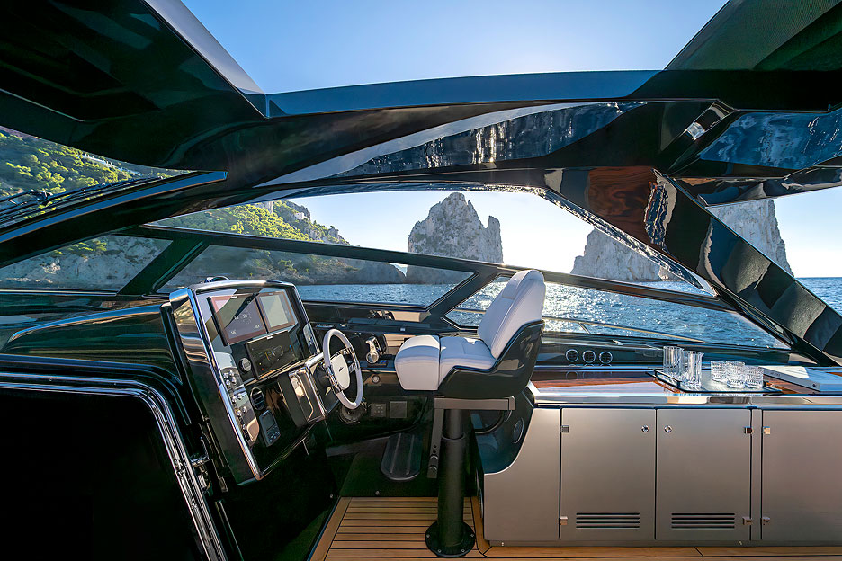 https://ru.yachting-mag.com/upload/iblock/69e/Riva_58_Capri_28_.jpg