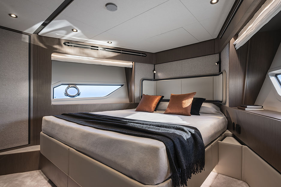 https://ru.yachting-mag.com/upload/iblock/747/Ferretti_Yachts_720_interiors_30_.jpg