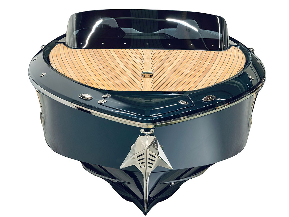 https://ru.yachting-mag.com/upload/iblock/74e/FxP_790_Spectre_front_view_2.2048.jpg