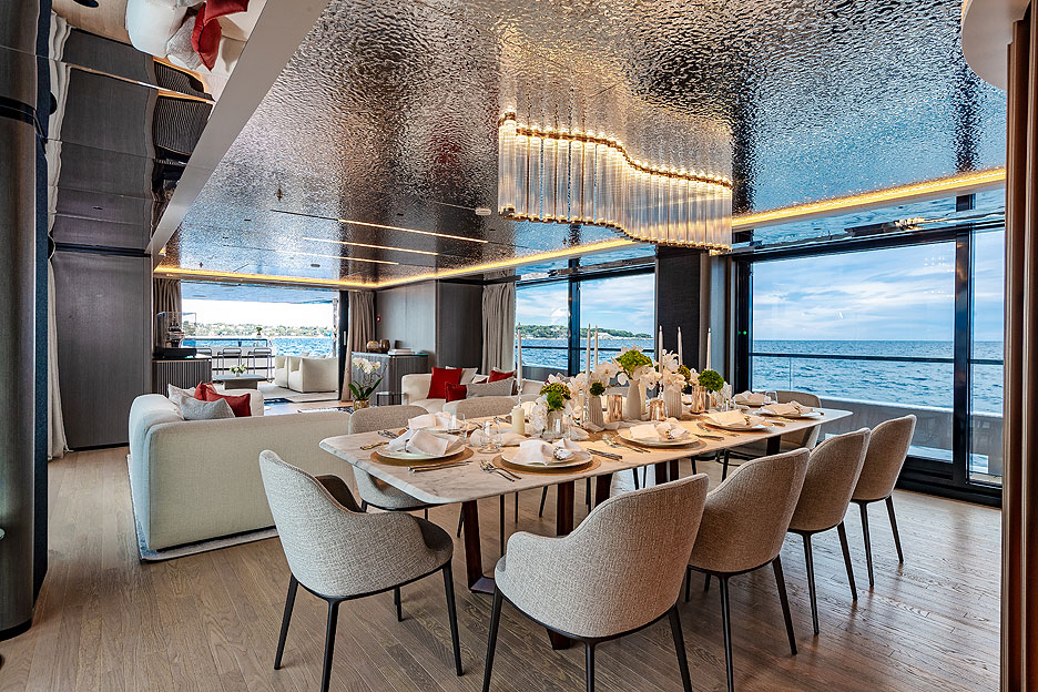 https://ru.yachting-mag.com/upload/iblock/791/T55_Sportiva_Loewe_int_MD_salon_3_.jpg