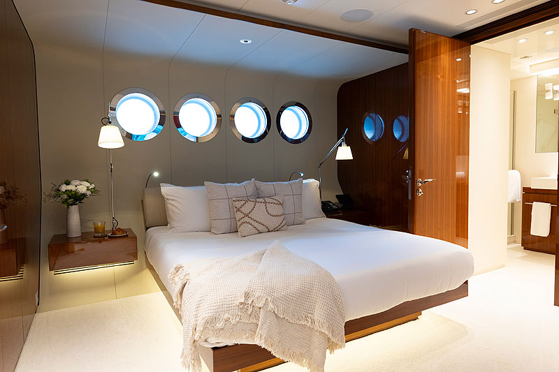 /upload/iblock/886/yacht-dragonfly-interior-15.jpg