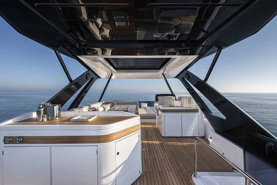 https://ru.yachting-mag.com/upload/iblock/8af/Ferretti_Yachts_720_14_.jpg