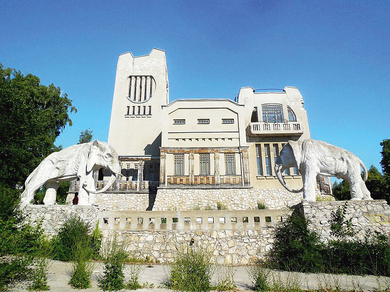 /upload/iblock/8e9/1682059771_mykaleidoscope-ru-p-dacha-so-slonami-dizain-krasivo-7.jpg