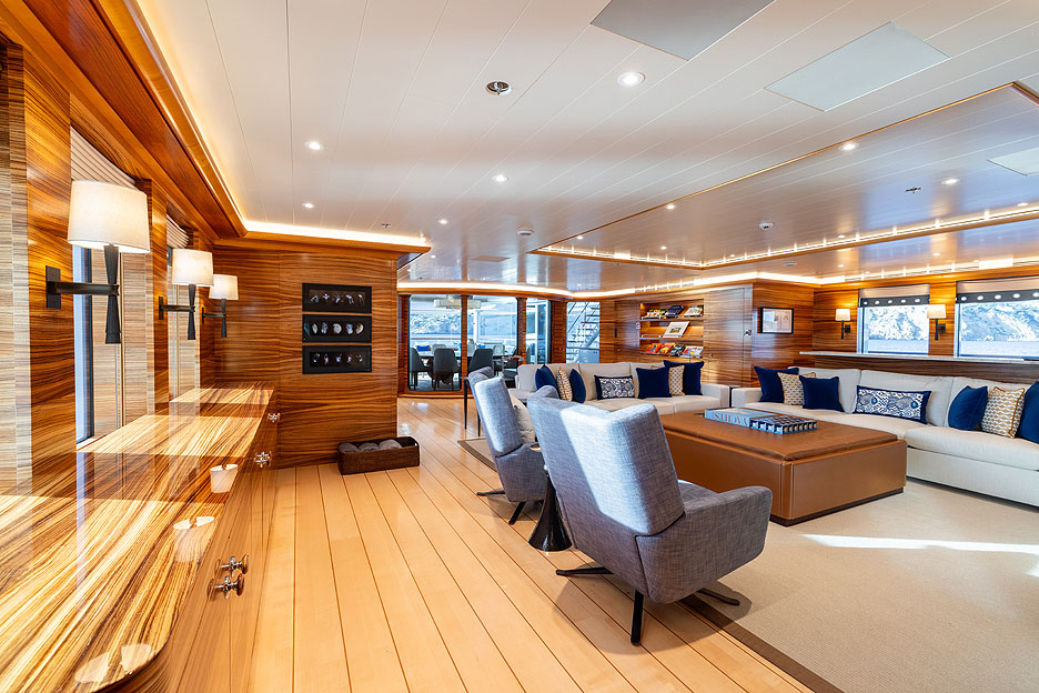https://ru.yachting-mag.com/upload/iblock/8f2/Rocinante_Main_Salon_03.jpg