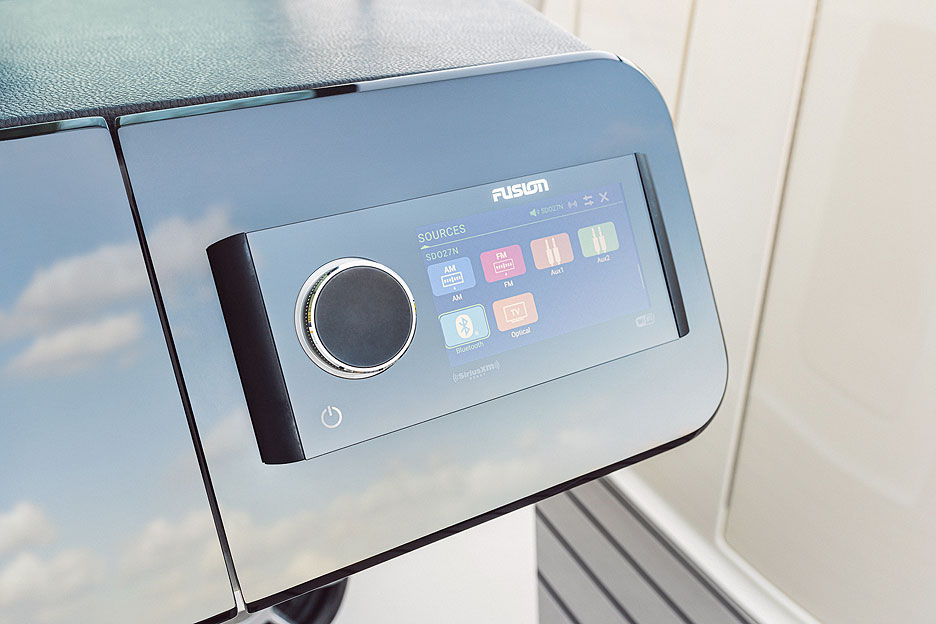 https://ru.yachting-mag.com/upload/iblock/928/2026_SDX_270_SDX270_Fusion_audio_display_01362.jpg