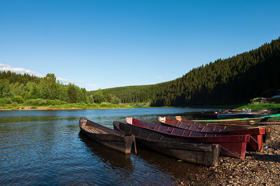 https://ru.yachting-mag.com/upload/iblock/979/lodki_ploskodonki.jpg