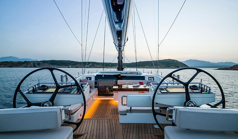 /upload/iblock/986/cockpit-sailing-yacht-holiday__Resampled.jpg