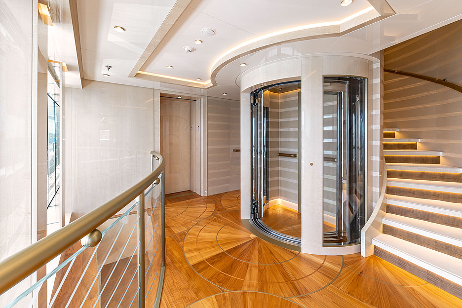 https://ru.yachting-mag.com/upload/iblock/a0e/UD_lobby_8A0A1582.jpg