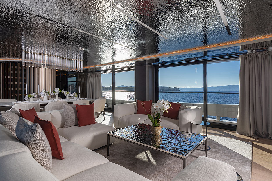 https://ru.yachting-mag.com/upload/iblock/b90/T55_Sportiva_Loewe_int_MD_salon_2_.jpg