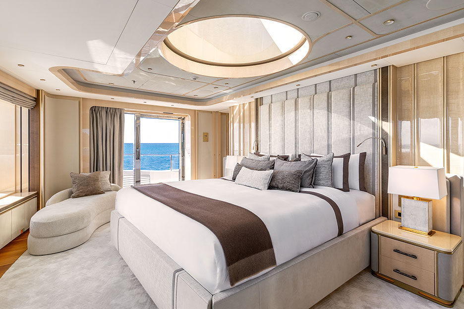 https://ru.yachting-mag.com/upload/iblock/c18/UD_owner_s_suite_8A0A1167.jpg