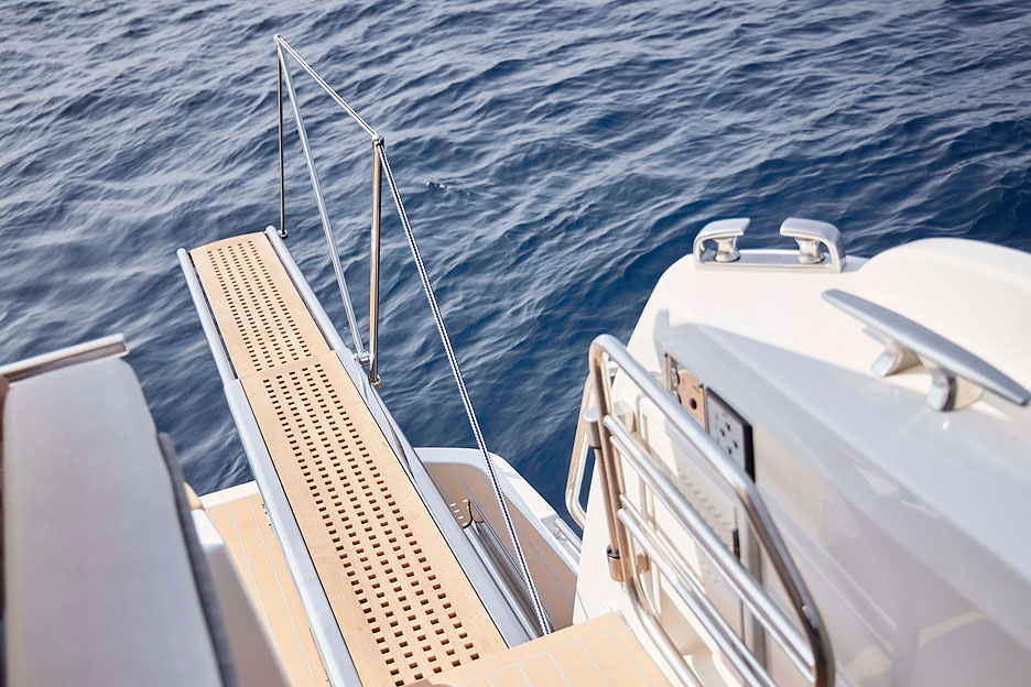 https://ru.yachting-mag.com/upload/iblock/c24/PRESTIGE_F4.9_PHOTOS_EXTERIOR_DETAILS_31_.jpg