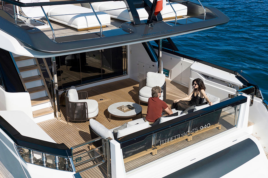 /upload/iblock/c8b/Ferretti_Yachts_940_15_.jpg