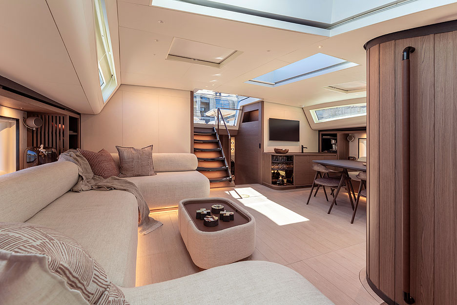 https://ru.yachting-mag.com/upload/iblock/cf8/SW108_Kalantis_Interior_1_.jpg