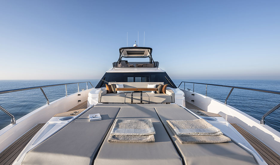 https://ru.yachting-mag.com/upload/iblock/d33/Ferretti_Yachts_720_19_.jpg