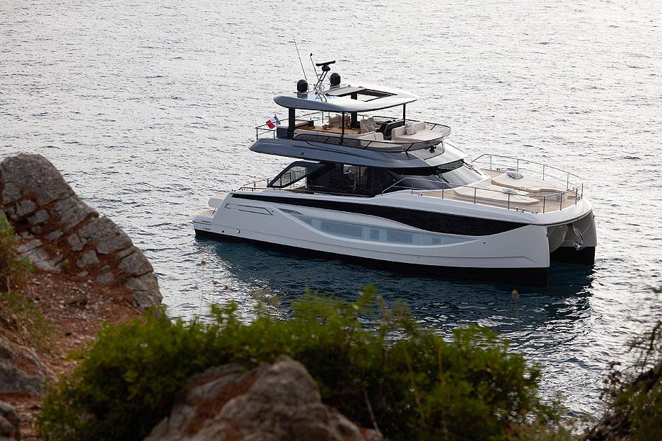 https://ru.yachting-mag.com/upload/iblock/da4/PRESTIGE_M7_PHOTOS_EXTERIOR.jpg