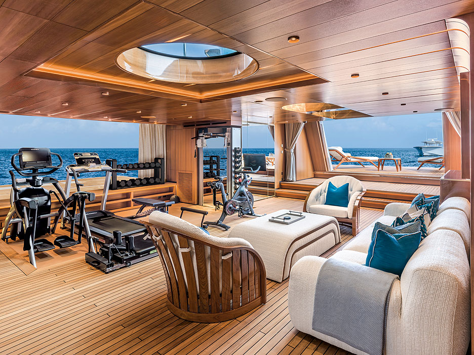 https://ru.yachting-mag.com/upload/iblock/dc7/LD_beach_club.jpg