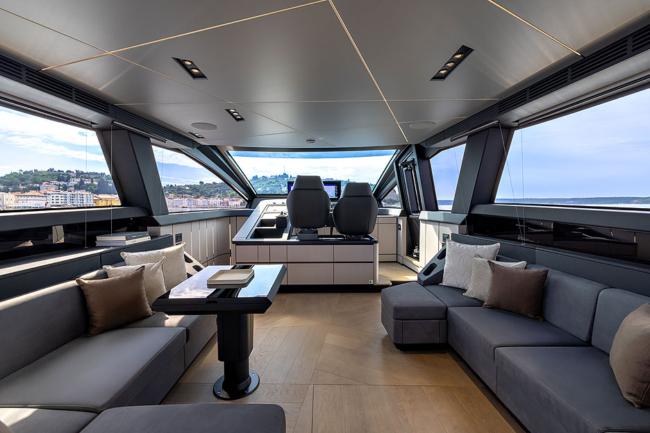 /upload/iblock/e40/mPershing_GTX70_Interiors_4.jpg
