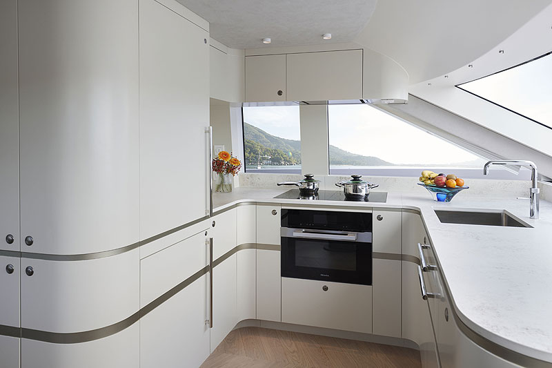 /upload/iblock/e54/VAN_DER_VALK_Flybridge_26M_Dutch_Falcon_Galley.jpg