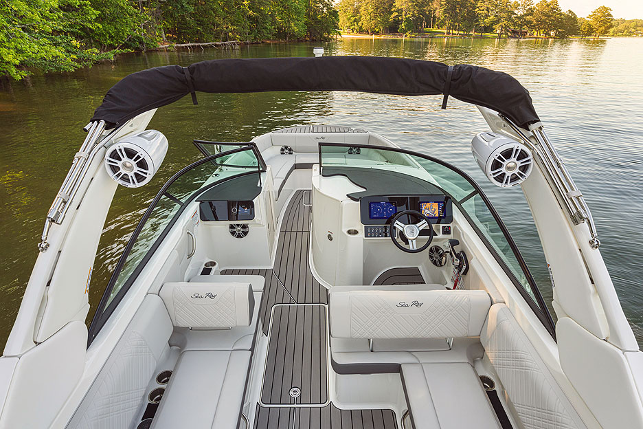 https://ru.yachting-mag.com/upload/iblock/e5d/2026_SDX_270_SDX270_cockpit_01465.jpg