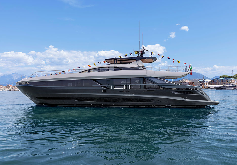 /upload/iblock/e9f/Mangusta_GranSport_33.9_launch_2_.jpg