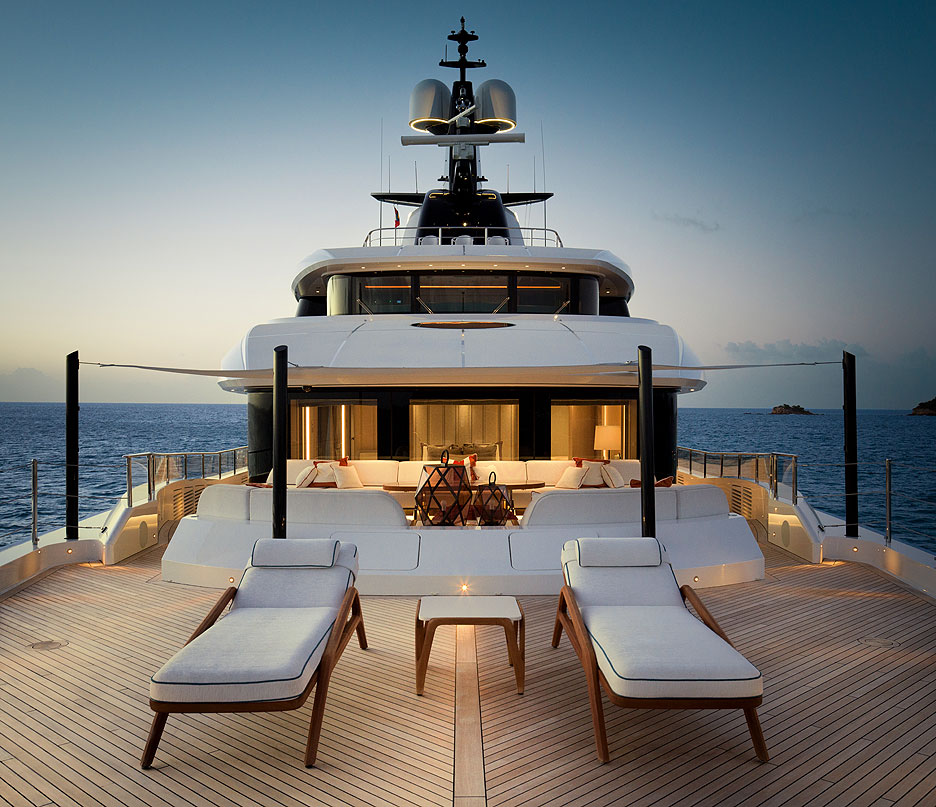 https://ru.yachting-mag.com/upload/iblock/ef5/UD_fordeck_RED_96.jpg