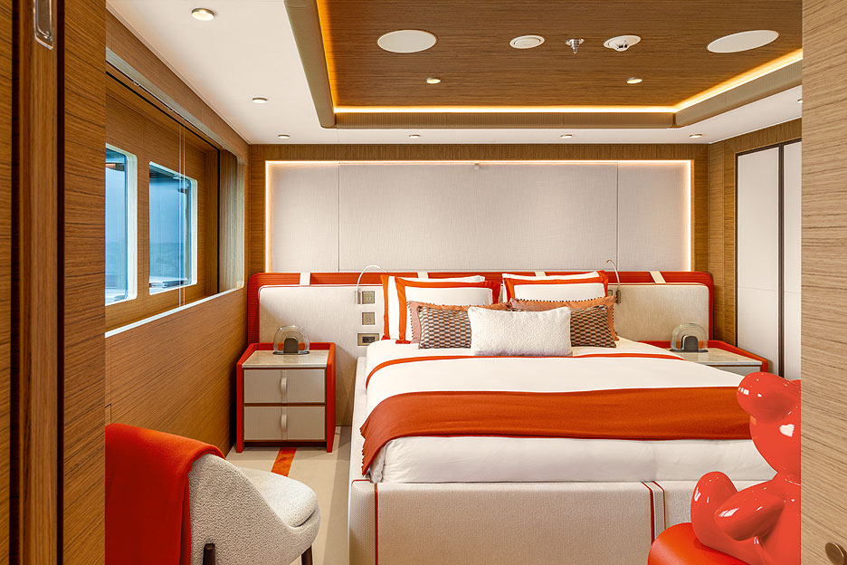https://ru.yachting-mag.com/upload/iblock/f3e/LD_orange_VIP_cabin_8A0A1507.jpg