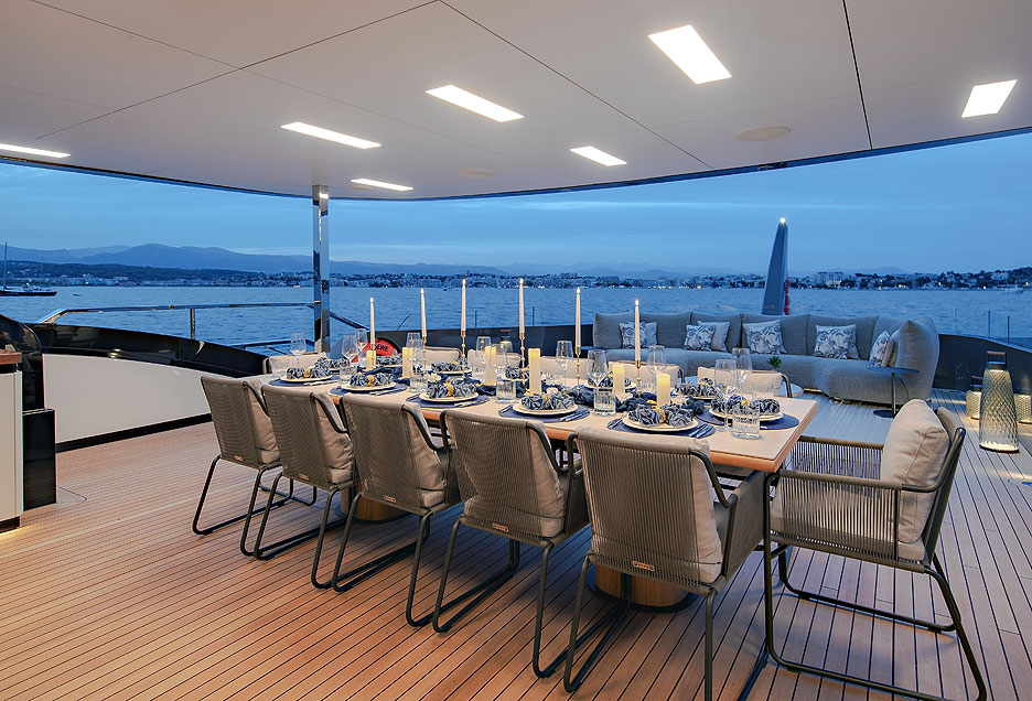 https://ru.yachting-mag.com/upload/iblock/fb1/mT55_Sportiva_Loewe_ext_upper_deck_4_.jpg