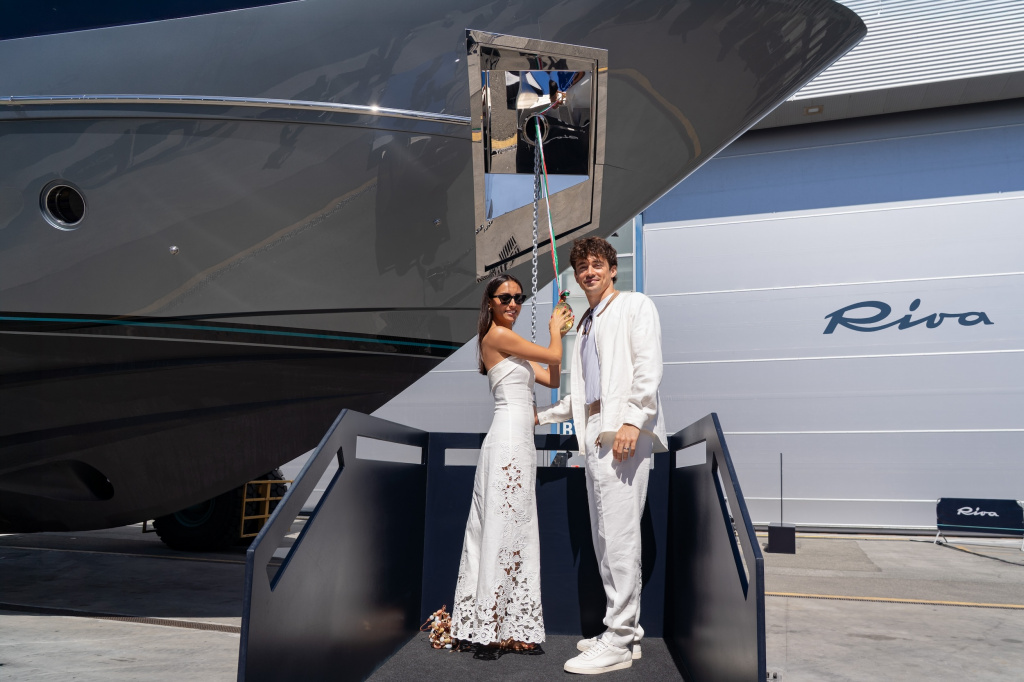 Riva-102_-Corsaro-Super-_20_Main-image.jpg