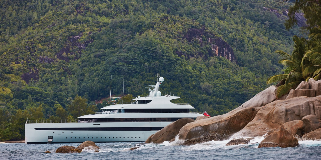 feadship-savannah-sailing.jpg